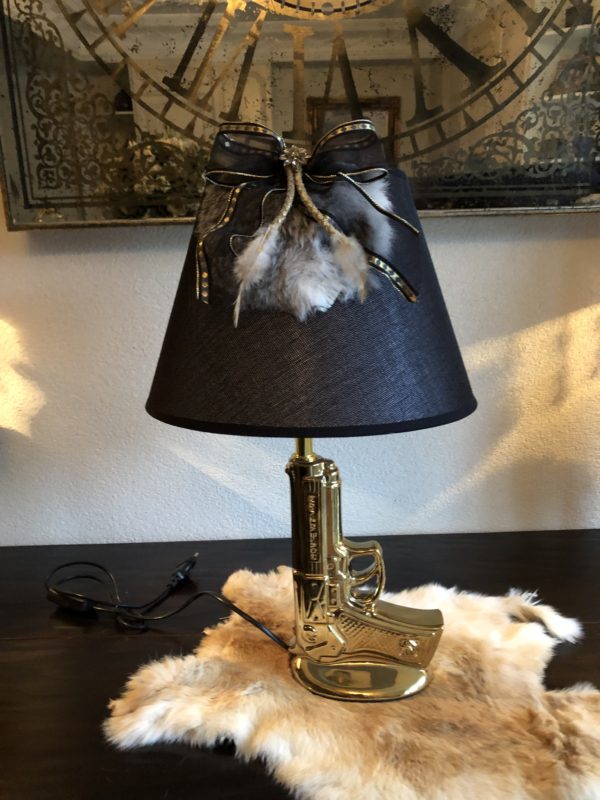 pistool lamp gun goud met handmade kap goud zwart tinten Angelas