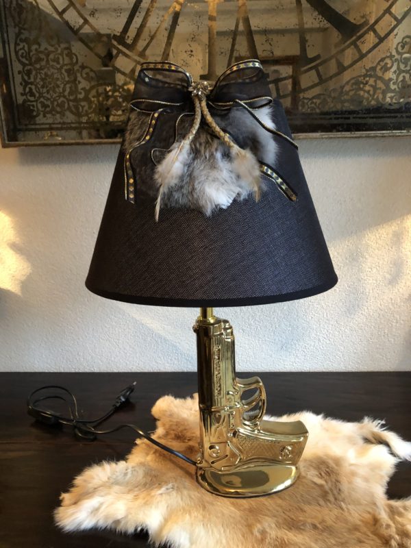 pistool lamp gun goud met handmade kap goud zwart tinten Angelas